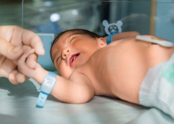 مراقبت از نوزاد تازه متولد شده