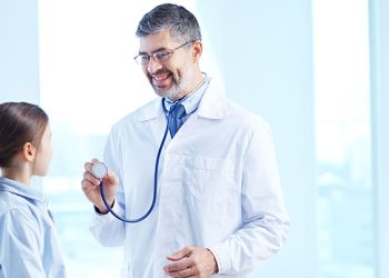 رفتار با کودک و نوجوان بیمار