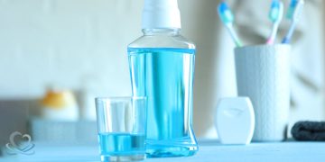 شستشوی دهان و دندان بیمار