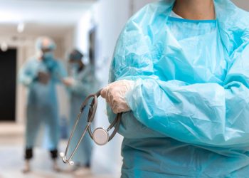 مبتلا شدن کادر درمان به کرونا